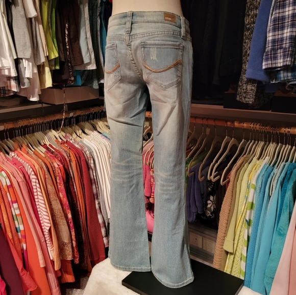 Refuge ♡ Sweet Cute 'n Sexy Denim Faded-Distressed-Embroidered Blue Jeans 7S - Picture 3 of 17